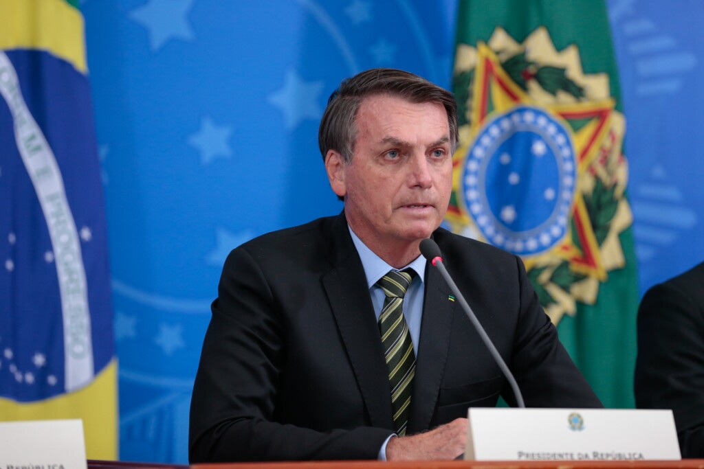 Pelo Twitter, Bolsonaro volta a pedir por fim do isolamento ...