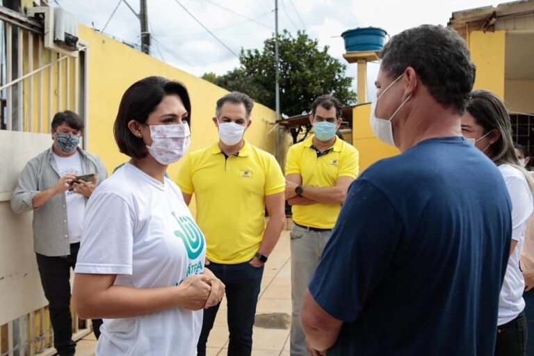Michelle Bolsonaro leva doações para famílias vulneráveis
