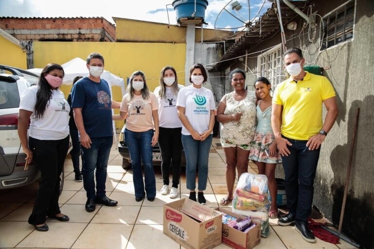 Michelle Bolsonaro leva doações para famílias vulneráveis