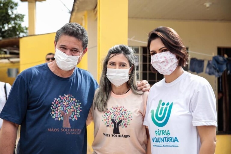 Michelle Bolsonaro leva doações para famílias vulneráveis