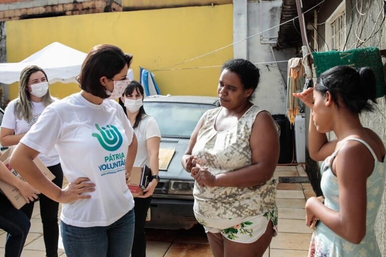 Michelle Bolsonaro leva doações para famílias vulneráveis